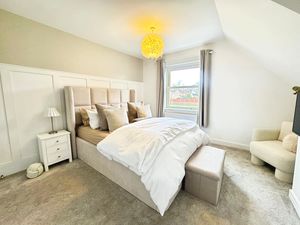 DE VERE LANE- click for photo gallery